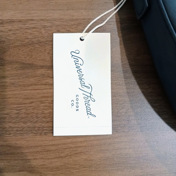 Universal Thread Black Mini Bag with Gold Chain - Picture 2 of 7